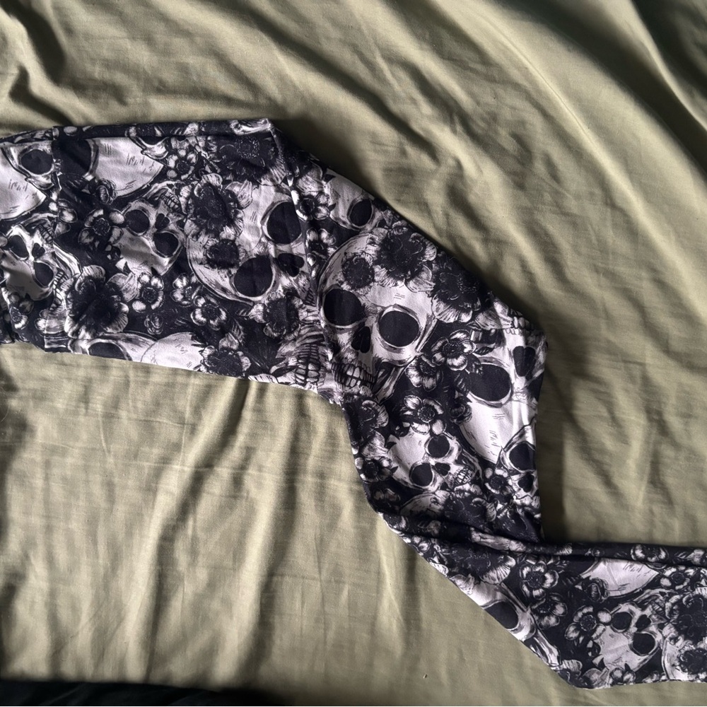 LuLaRoe Black and White Skull Leggings